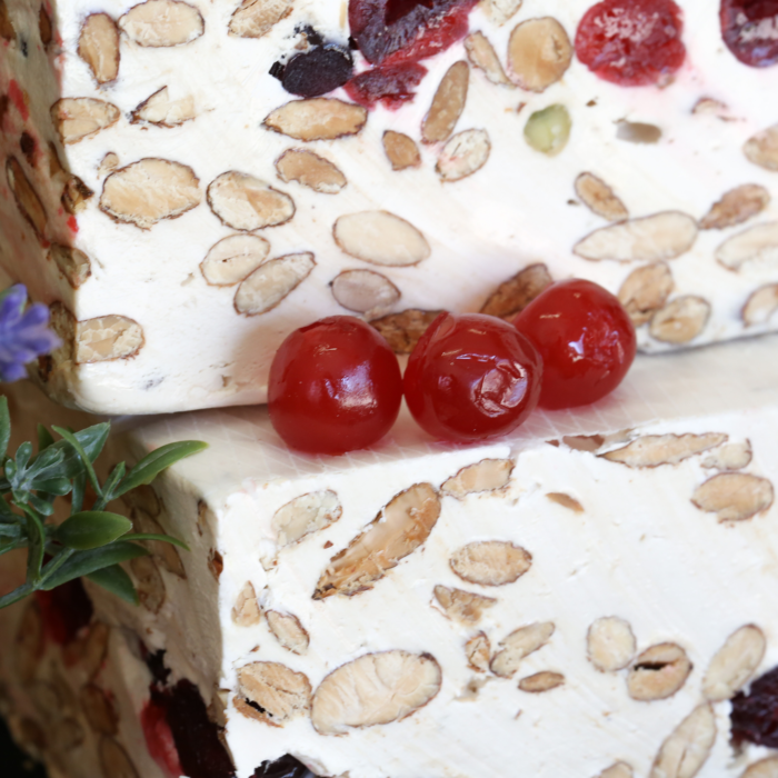 Nougat blanc tendre aux crises confites miel de lavande et amandes de Provence